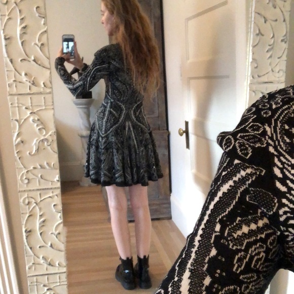 Alexander McQueen sweater fit and flare dress - Picture 4 of 8